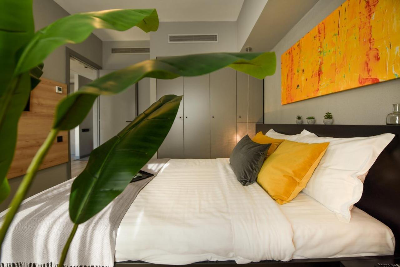 Luxury Apartment Near Radisson Hotel - Wall Projector & Modern Design 布加勒斯特 外观 照片