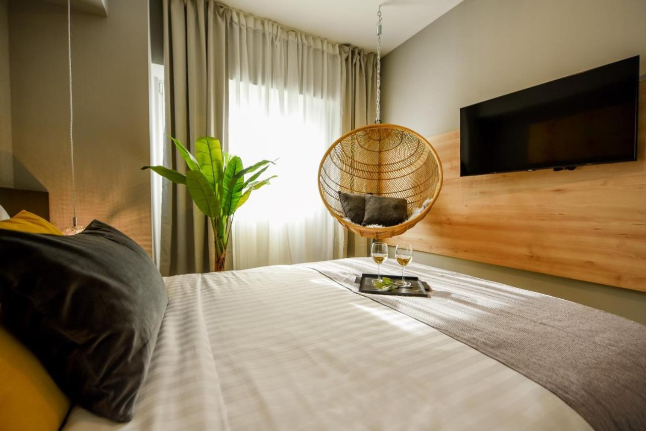 Luxury Apartment Near Radisson Hotel - Wall Projector & Modern Design 布加勒斯特 外观 照片